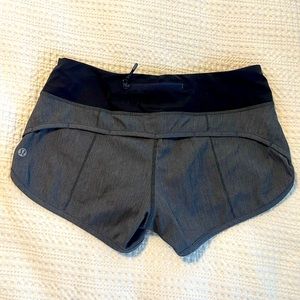 lululemon Speed Short Size 2 VEUC in Black/Deep Coal linen print